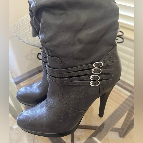 JESSICA SIMPSON grey high heeled boots - Picture 3 of 9
